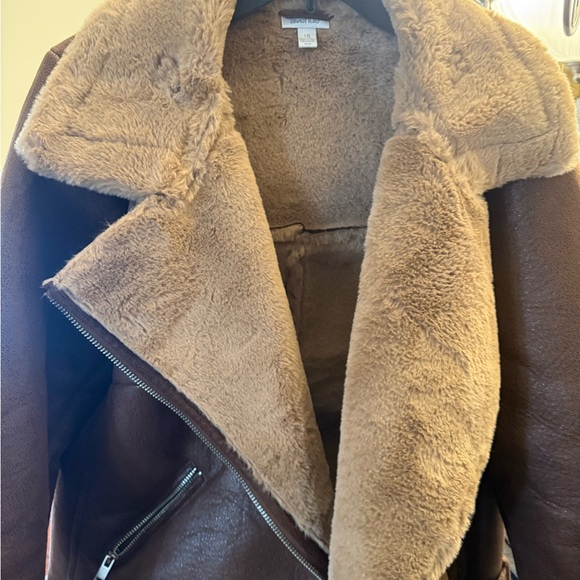 Women's Brown Shearling Jacket - Picture 3 of 10